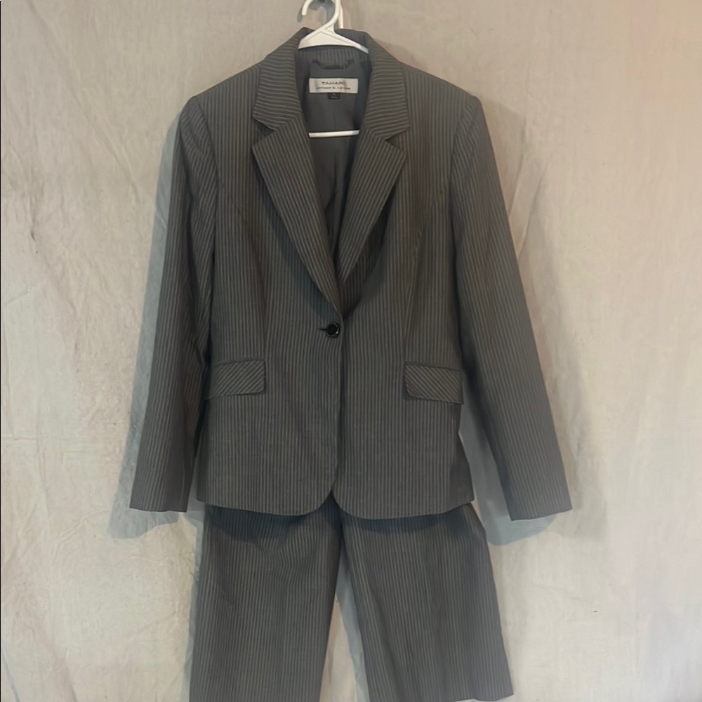 Tahari ASL Gray Pinstripe Blazer and Pants Set Size 10